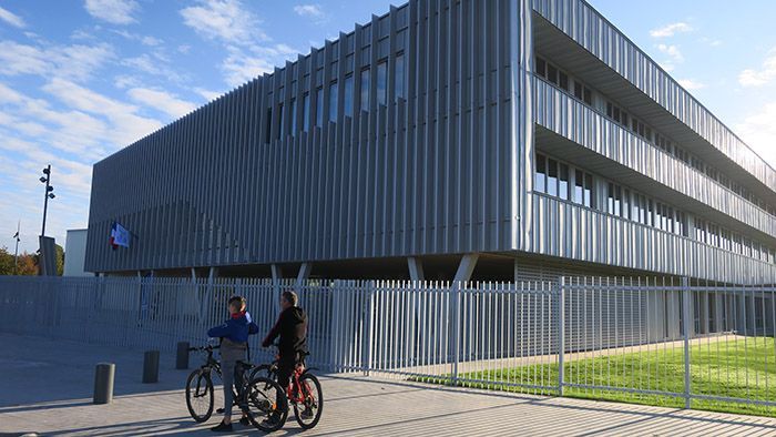vue de l'extérieur du Lycée de Nort-sur-Erdre (44)